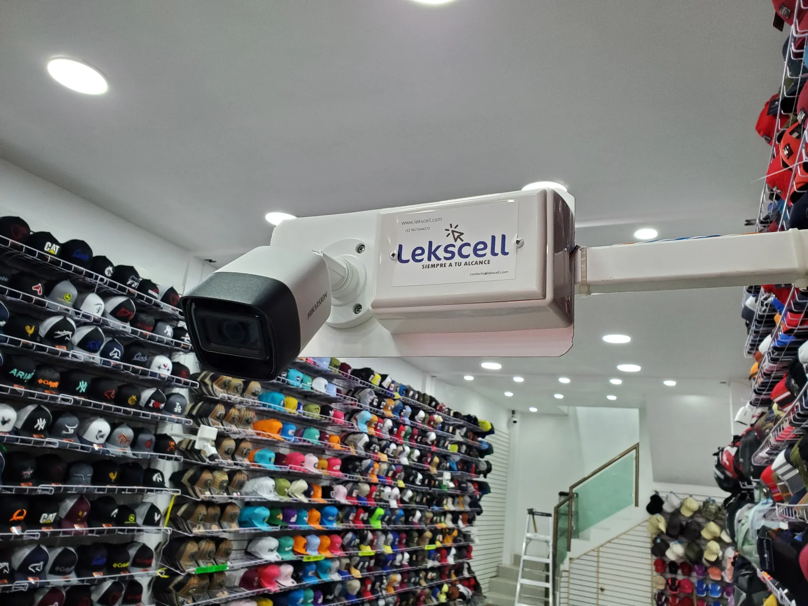 Instalación de videovigilancia en un establecimiento Lekscell